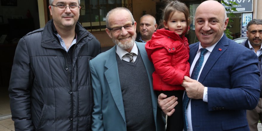 Sokakta vatandaşı dinliyor