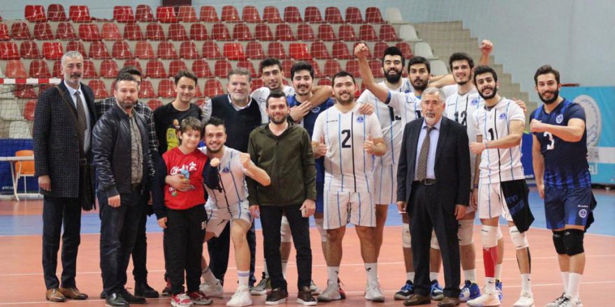 Kağıtspor’un voleybolcularından önemli galibiyet