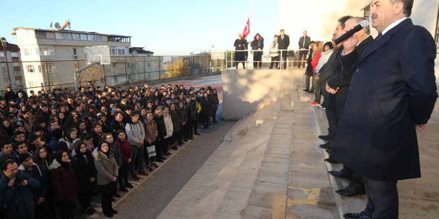 KAYMAKAM GÜLER: “Bu bölgede size  iş de ekmek de çok”