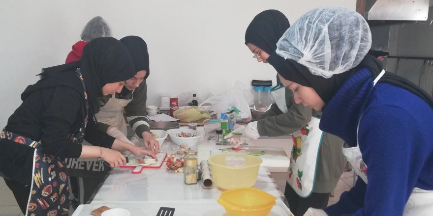 Özel Hisar Anadolu Lisesi’nde yemek yarışması