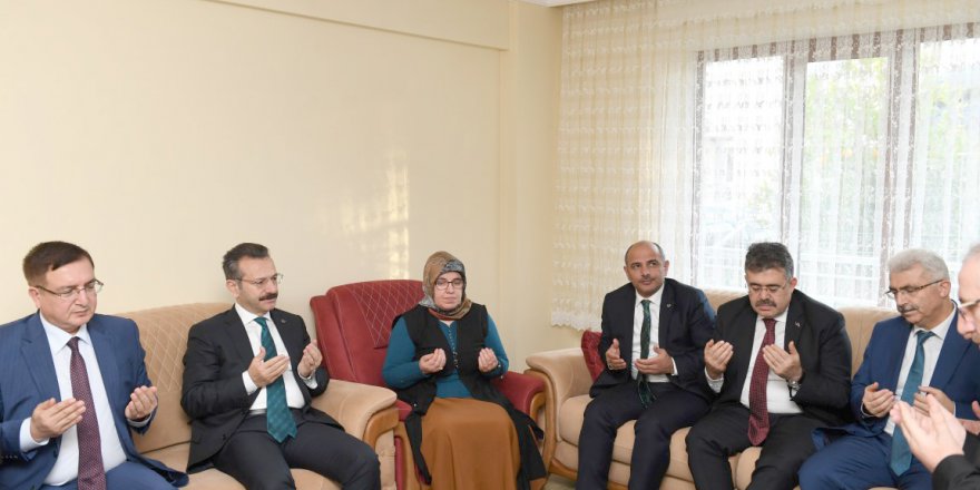 Vali Aksoy, şehit ailelerini ziyaret etti