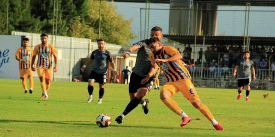 Belediye Derince’de 4 futbolcu gönderildi