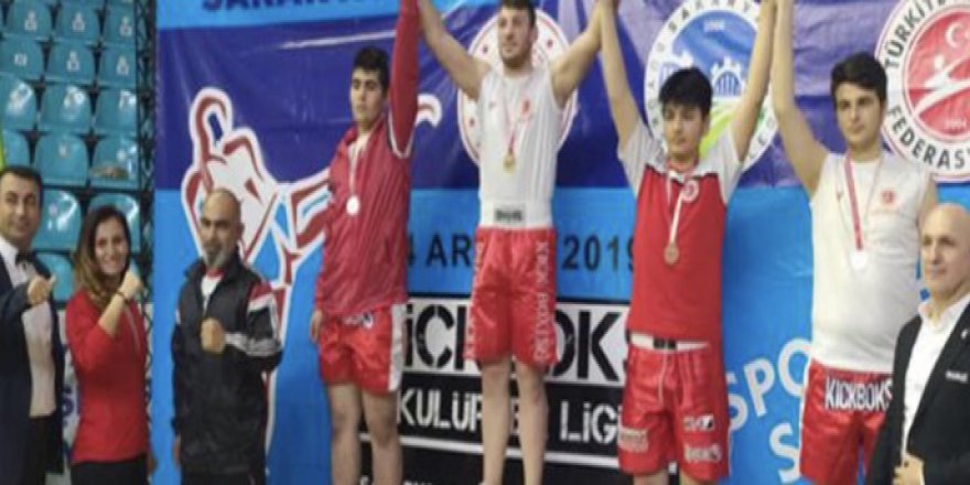 Kick boksta gençler coştu