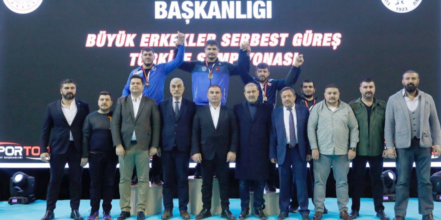 Güreşçilerden önemli başarı