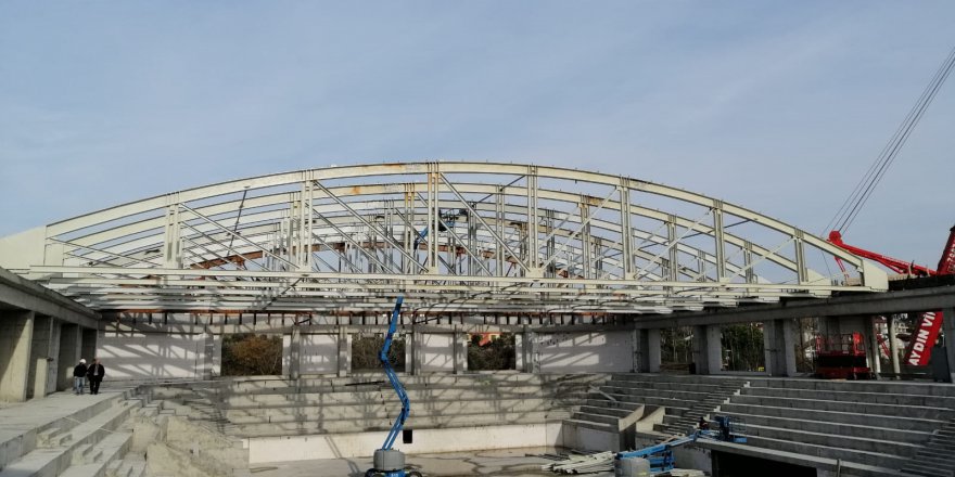 Darıca’nın dev spor salonunun çatısı geldi
