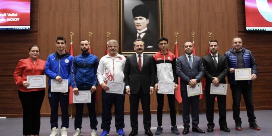 Yeni Umut Okulları’ndan 2 birinci çıktı