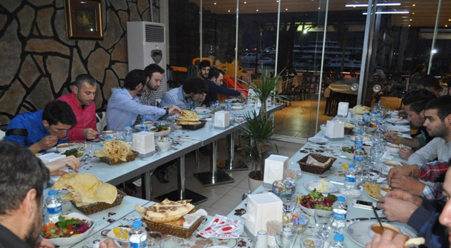 K.Çeşme’den zirve yemeği!