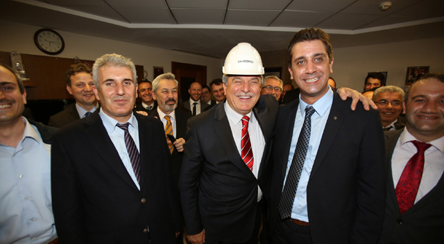 Başkan Karaosmanoğlu’na pastalı kutlama