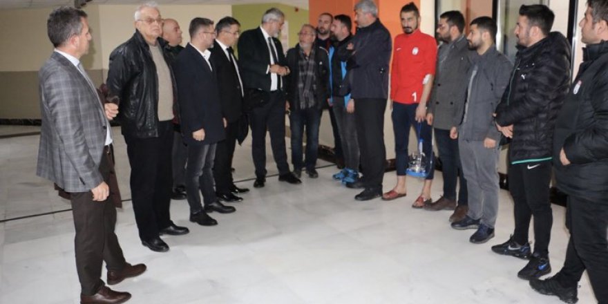 Spor camiası hastaneye akın etti