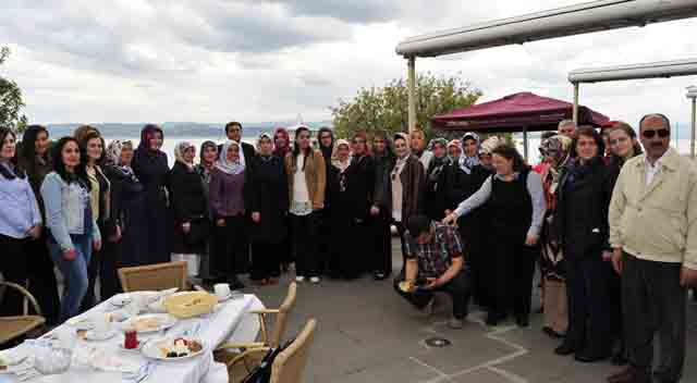 Özel çocukların anneleri kahvaltıda buluştu