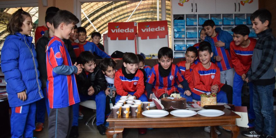 Ada Karakaş’a Doğum Günü Süprizi