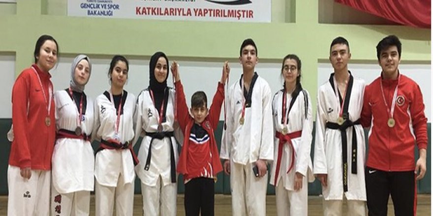 Tekvandoculardan beş birincilik