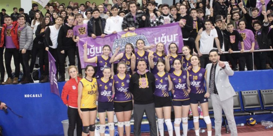 Genç Kızlar Voleybolda şampiyon: Başiskele Uğur Mumcu 1-2