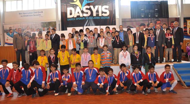 Darıca’da kupalar verildi