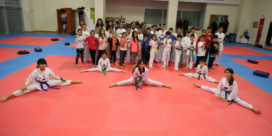 Bilgievinde tekvando öğreniyorlar