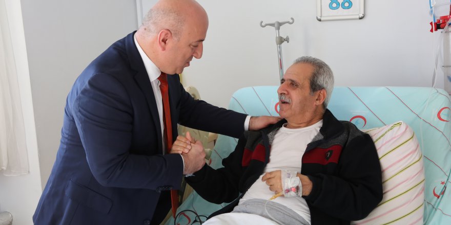 Hastalara geçmiş olsun dedi