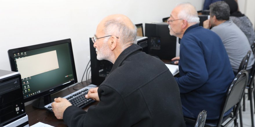 50 yaş üstü vatandaşlara bilgisayar eğitimi