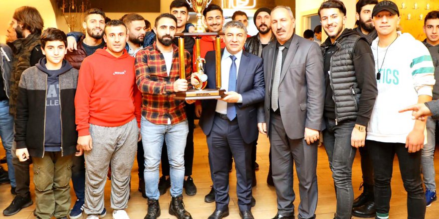 Başkan Şayir, Şampiyon Dilovası’nı ağırladı