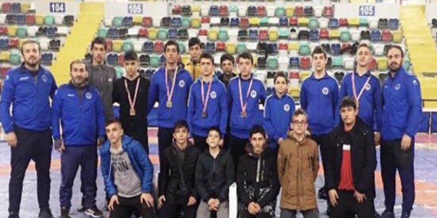 Güreşçiler Türkiye Şampiyonası yolcusu