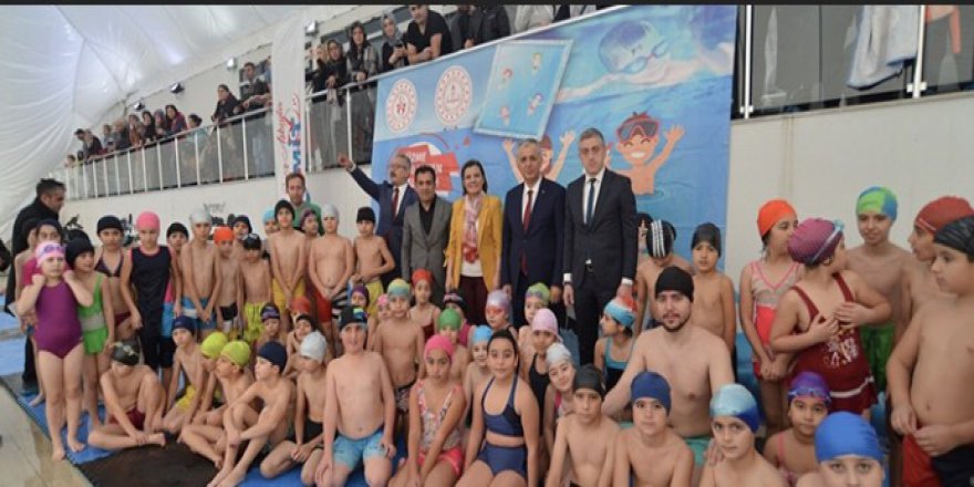 Ücretsiz yüzme kursu başladı