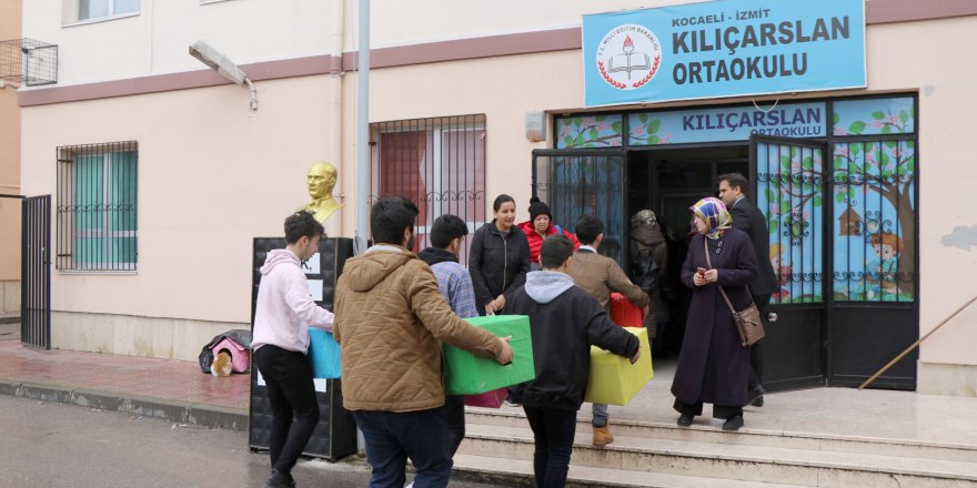 Beyaz kalpli öğrencilerden örnek proje