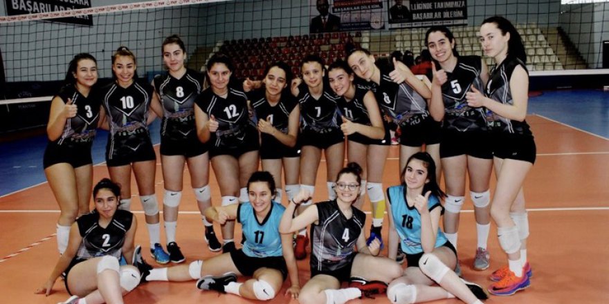 Genç Kız Voleybolcular nefes kesti!