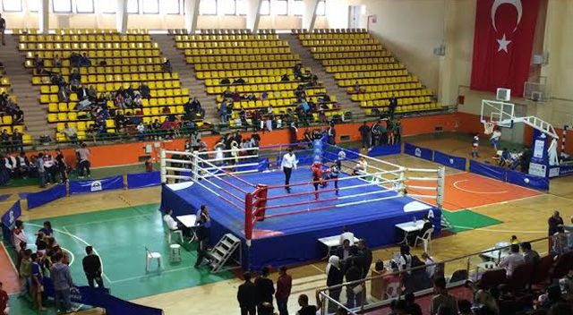 Muay Thai fırtınası esti