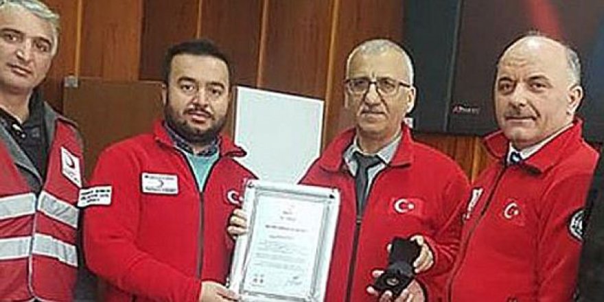 Hasan Aydın’a Kızılay’dan madalya ve plaket