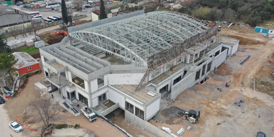 Darıca’nın dev spor salonunda çelik çatı tamamlanıyor