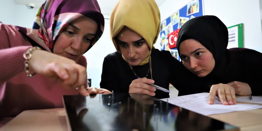 Anneler tecrübelerini çocuklarına aktarıyor