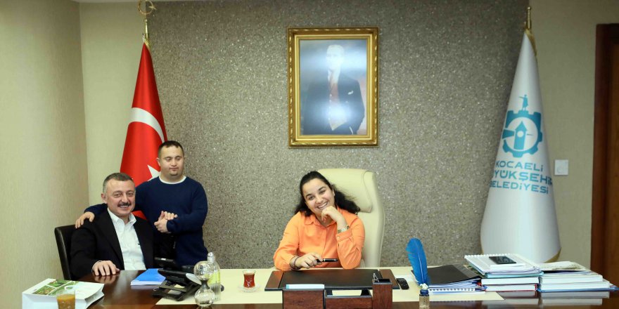 Büyükakın, koltuğunu özel öğrencilere bıraktı