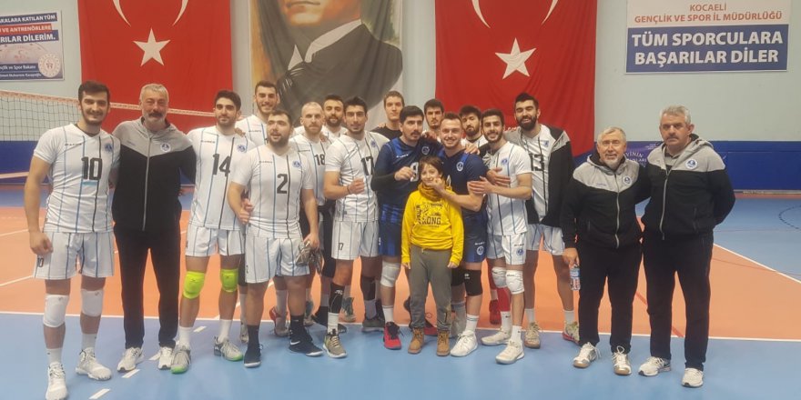 Kağıtspor, Voleybol’da liderliğini sürdürüyor