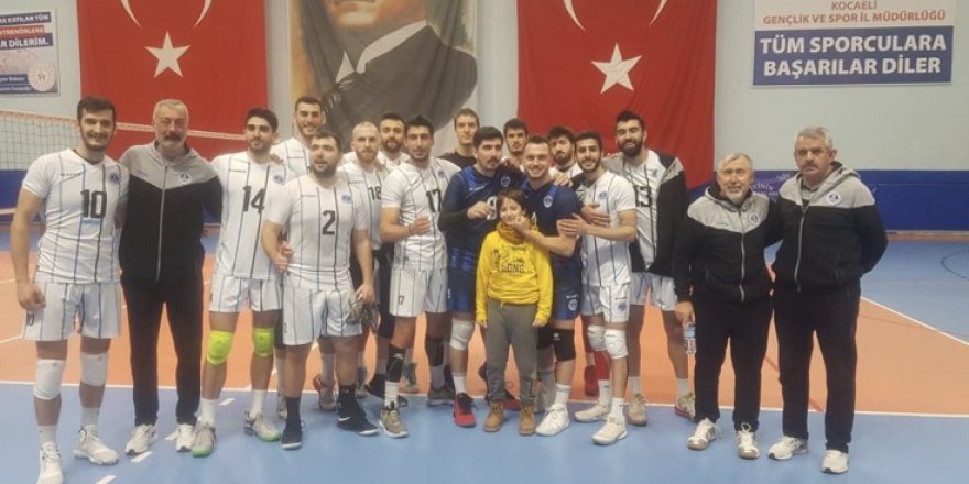 Efeler liderliğini sürdürüyor