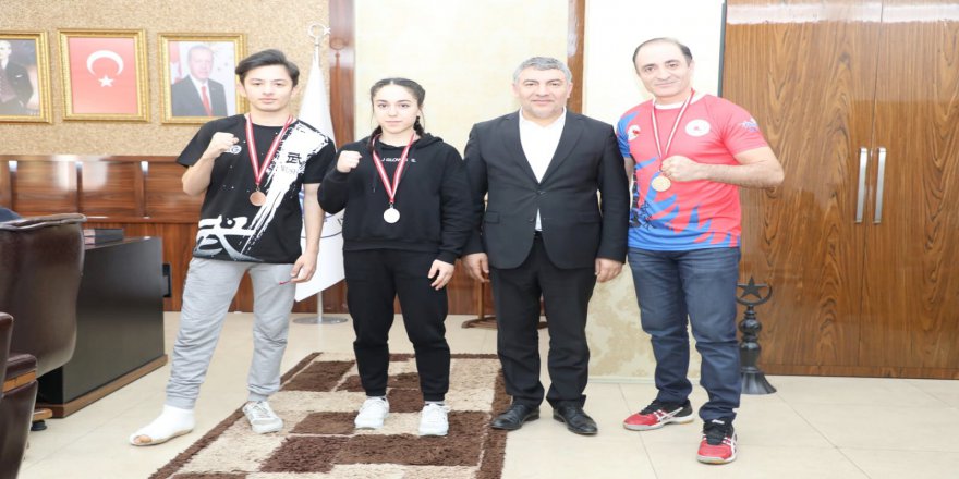 Dilovalı yıldızlar madalyaya doymuyor