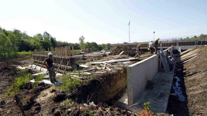 Karşıyaka’ya FİFA standardında saha