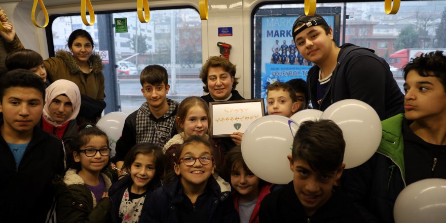 İşitme engelli çocukların mutlu günü