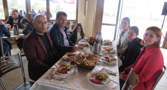 Polisler ailelileriyle piknik yaptı