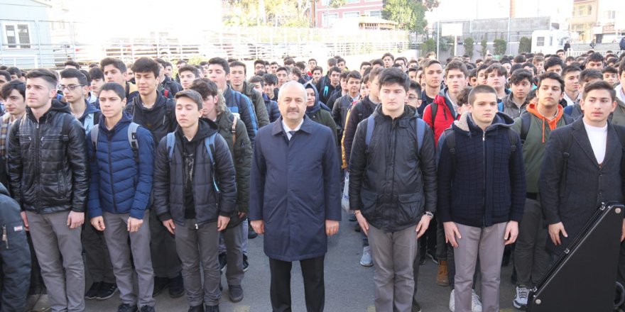 Gebze Anadolu İmam Hatip Lisesi’nde bayrak töreni