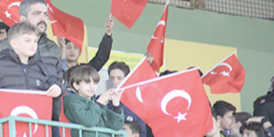 Alkışlar Çınaraltı’na