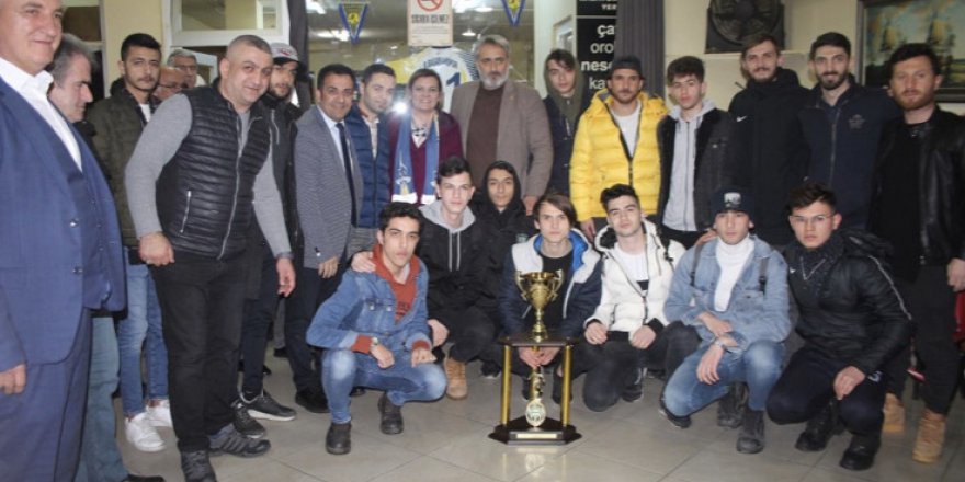 Şampiyon kupasına kavuştu