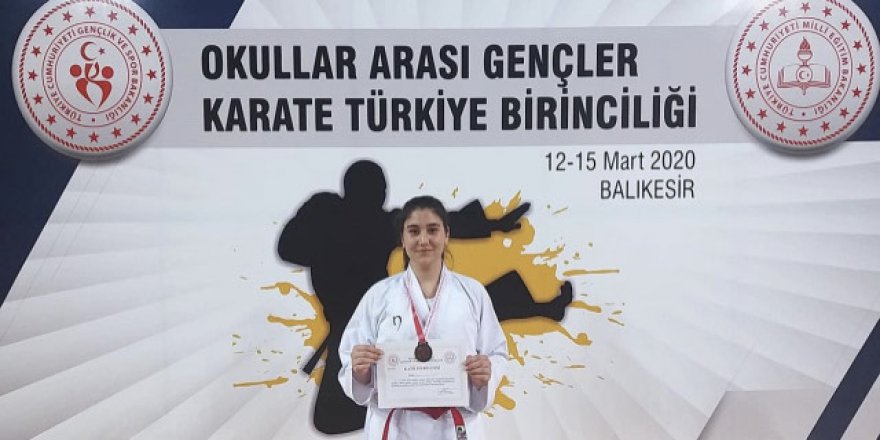 Çayırova Şehit İlhan Küçüksolak Anadolu lisesi Türkiye 3.sü