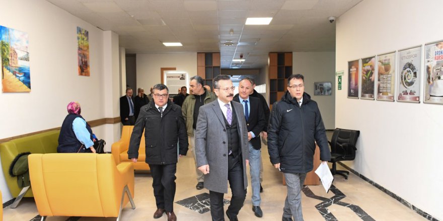 Vali Aksoy karantina yurtlarında inceleme yaptı