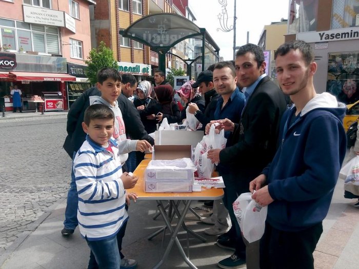 AKP’li gençler 1 Mayıs ve Kandili kutladı