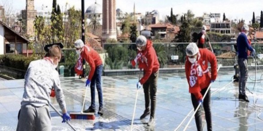 Antalyaspor’lu Taraftarlardan Örnek Davranış!