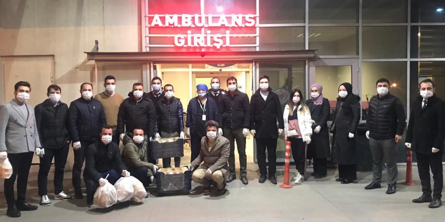 Ak Gençler den hastane ziyareti