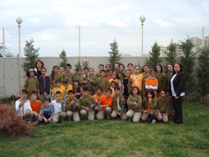 Tema Gebze Şubesi Öğrenciler ile Fidan Dikti
