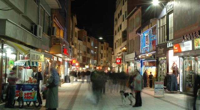 Metrekareye 453 kişi