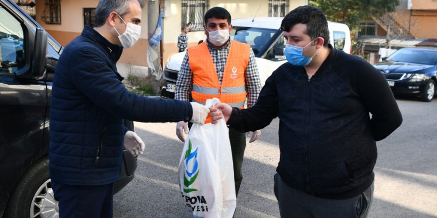 Çayırova’da vatandaşa ekmek dağıtıldı