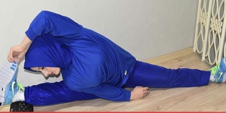 Milli anne ve kızları online spor yapıyor