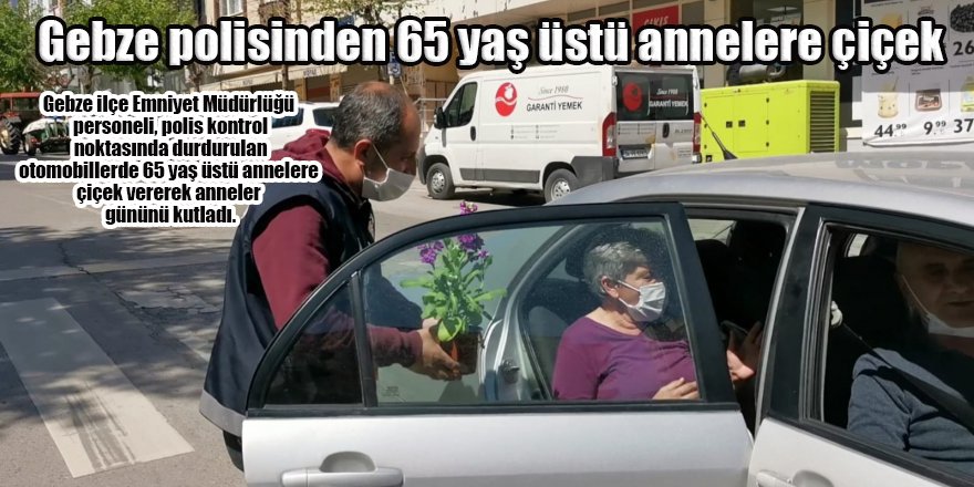 Gebze polisinden 65 yaş üstü annelere çiçek